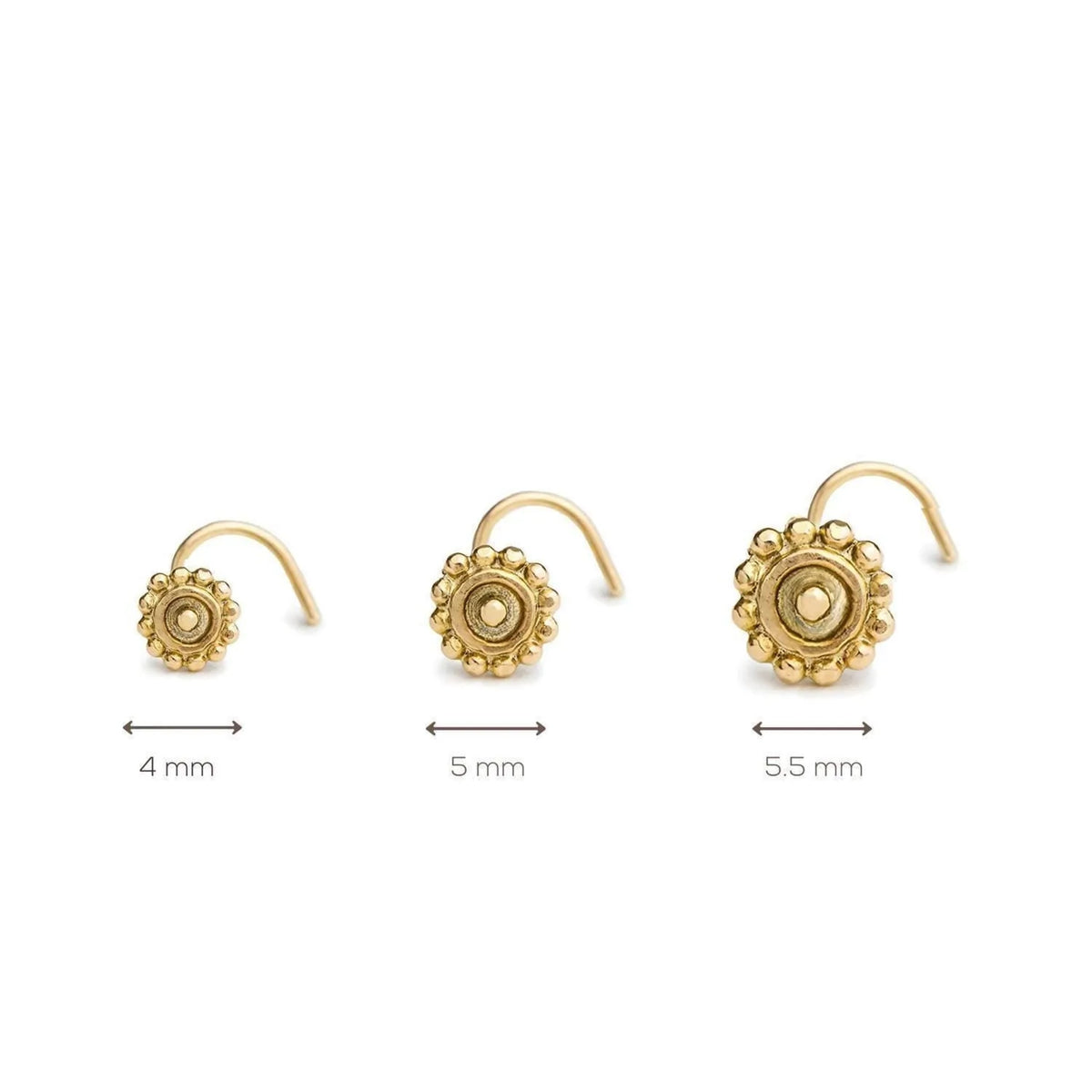 three gold-colored nose studs of different sizes, ranging from 4 mm to 5.5 mm.
