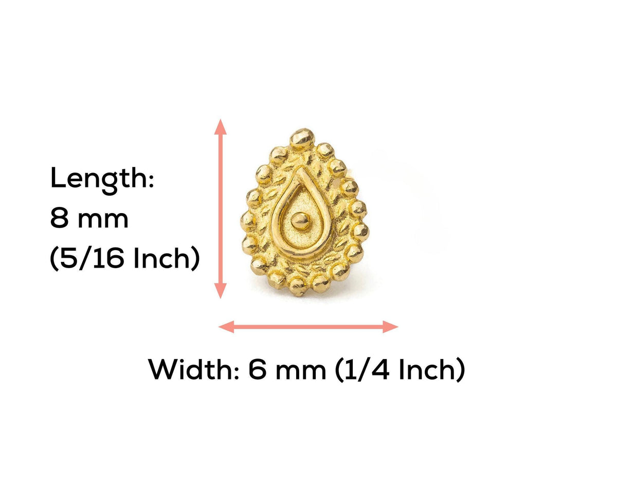 a gold earring with a decorative design, and it is described in terms of its dimensions.