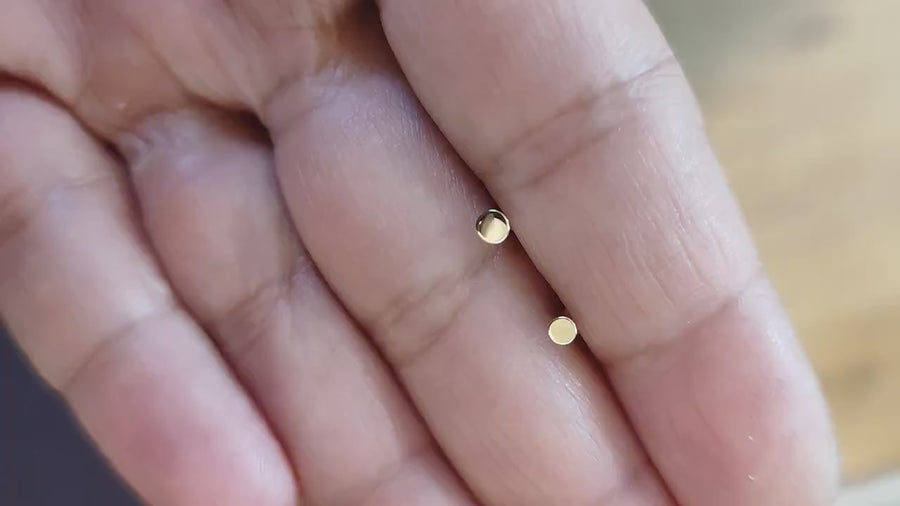 Solid Gold Nose Stud – 14K Hammered Gold Disc | Minimalist Comfortable Jewelry